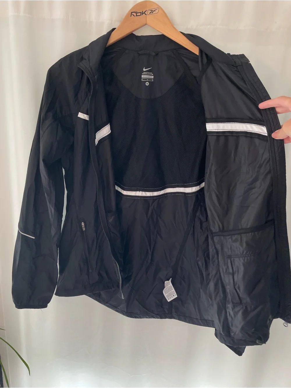 Nike lightweight windbreaker jacket black reflective women’s M medium full zip